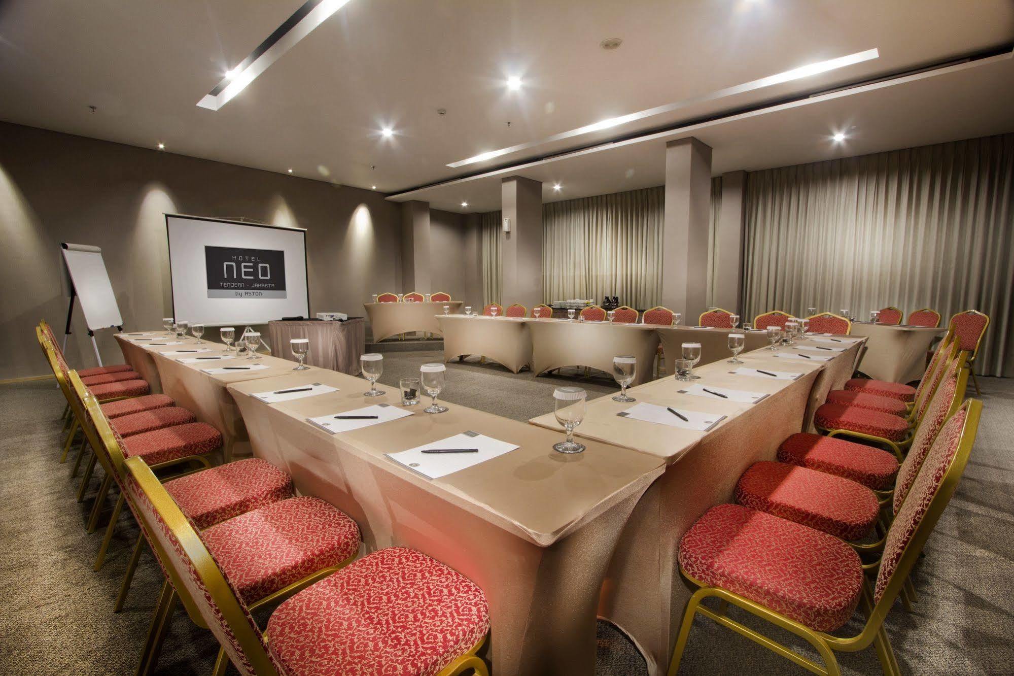 Neo Hotel Tendean Jakarta By Aston Buitenkant foto
